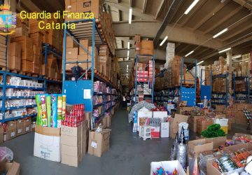 Misterbianco, sequestrati dalle Fiamme gialle un milione di articoli illeciti