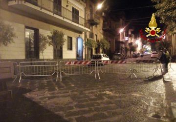 Tragedia sfiorata a Misterbianco, fulmine colpisce campanile: due feriti lievi