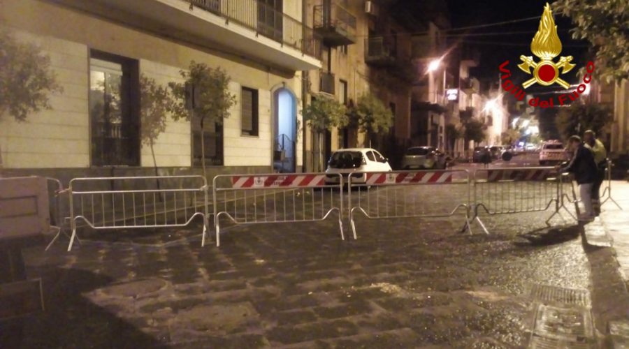 Tragedia sfiorata a Misterbianco, fulmine colpisce campanile: due feriti lievi