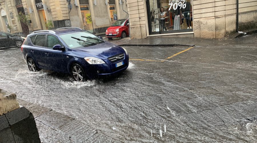 Giarre e il suo territorio fragile. Piove e inesorabilmente si allagano le strade