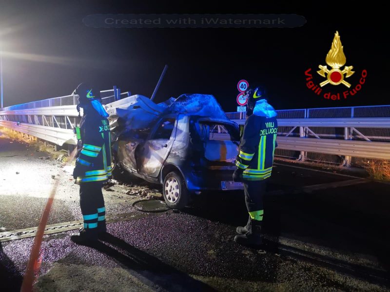 Catania, tragedia sulla Tangenziale, muore carbonizzato in auto dopo incidente