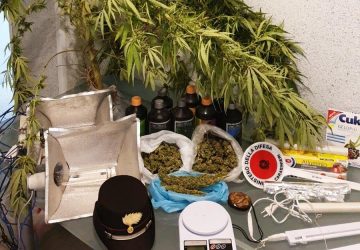 Belpasso, coppia nascondeva la droga nel ripostiglio: lui arrestato, lei denunciata
