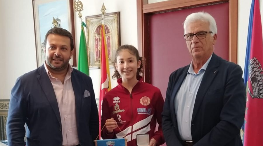Santa Venerina: la giovane atleta Miriam Longo premiata per il suoi meriti sportivi e scolastici