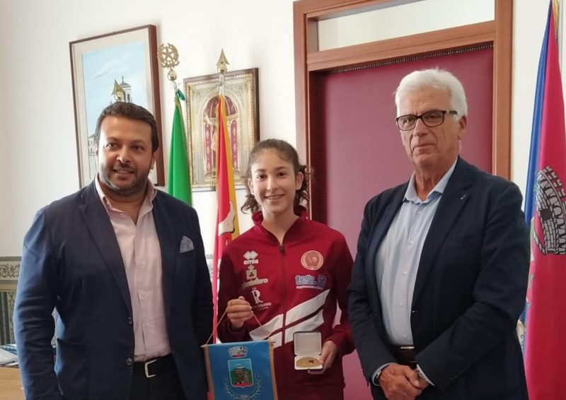 Santa Venerina: la giovane atleta Miriam Longo premiata per il suoi meriti sportivi e scolastici