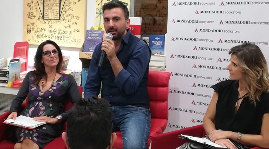 Acireale: folto pubblico per “Frantumi di calma apparente” di Clemente Cipresso