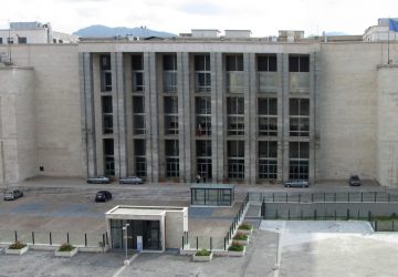 Azienda in rosso per le spese di un mutuo bancario: banca costretta a rivedere i conti annulla debito di 255 mila euro