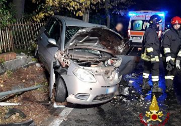 Pedara, grave incidente stradale. Intervento dei vigili del fuoco