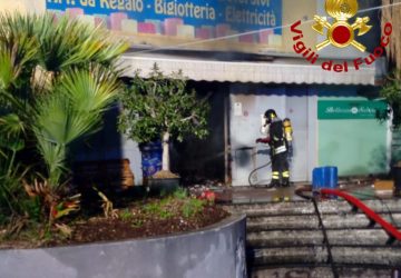 Catania, a fuoco negozio cinese sul viale Vittorio Veneto