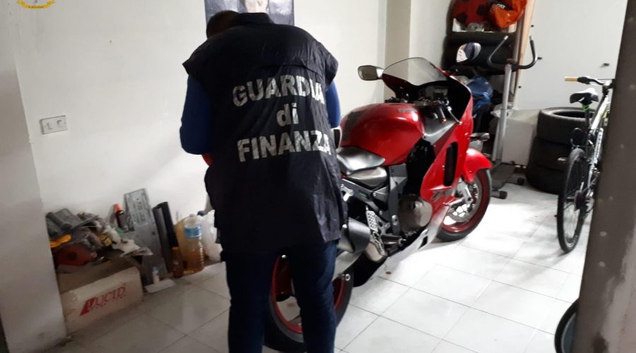 Evasione dell’Iva, maxi sequestro di beni. 11 denunciati dalla finanza di Acireale VIDEO