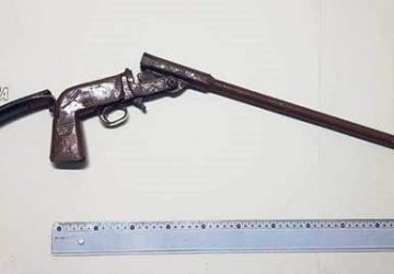Randazzo, 72enne maneggia pistola artigianale e rimane gravemente ferito al volto