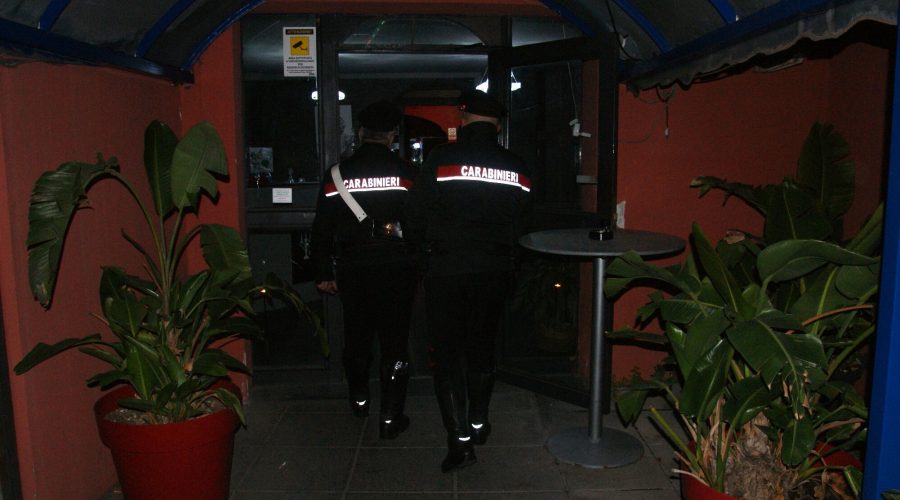 Aci Sant’Antonio, carabinieri e Asp chiudono un noto night club