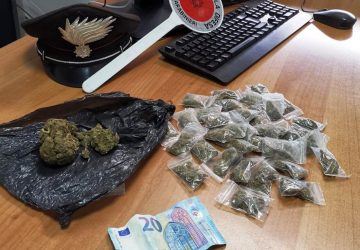 Preso spacciatore in via Zara mentre si arrampica sul balcone. Sedata lite tra presunti spacciatori in via Delle Finanze: due i feriti