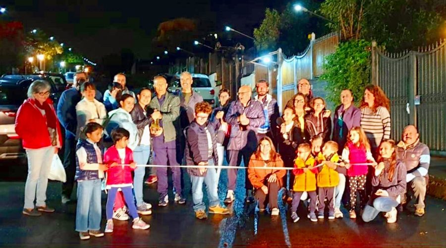 Paternò: i residenti di Vico Giordani si “illuminano” da soli
