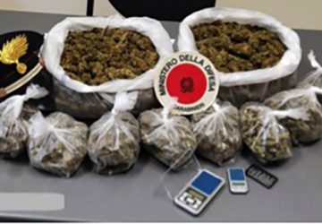 Mascali, pane "aromatizzato" alla marijuana: arrestati due giarresi