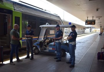 67enne di Giarre denunciato dalla Polfer per il furto di uno zaino, in treno