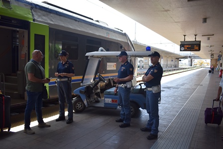 67enne di Giarre denunciato dalla Polfer per il furto di uno zaino, in treno