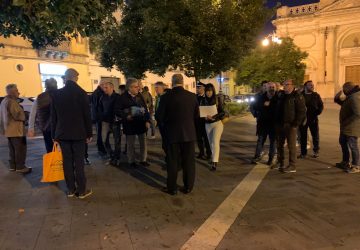 Giarre, tutti contro il pizzo. Iniziata la passeggiata in centro e le visite ai commercianti VIDEO