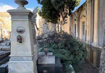 Giarre, sotto le feste servizi ridotti e molte limitazioni. Sui social attacchi al sindaco