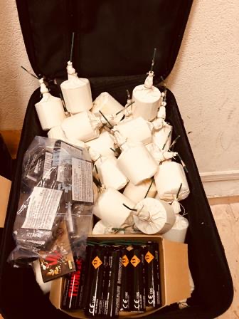 Catania, commerciano illegalmente botti pericolosi: arrestati padre e figlio