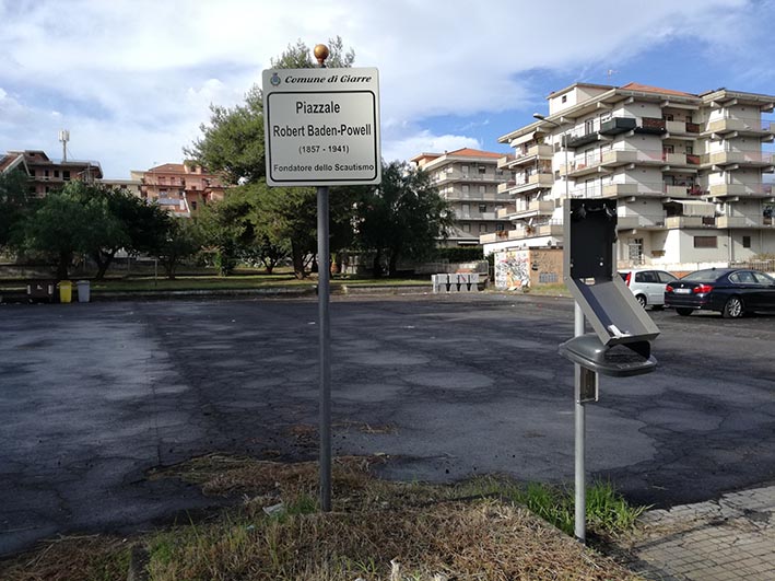 Giarre: la villetta è stata pulita, ma padroni incivili la sporcano con le deiezioni canine