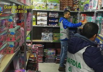 Maxi sequestro di oltre 2 milioni e mezzo di prodotti contraffatti in un capannone gestito da cinesi a Misterbianco