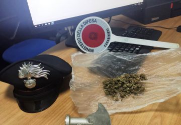 Catania, spacciatore di droga armato di un&rsquo;ascia: arrestato