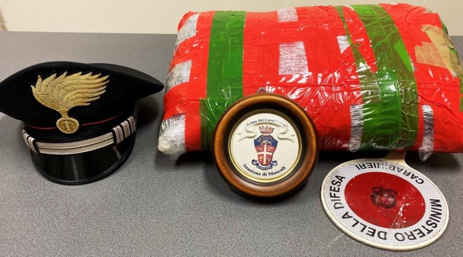 Mascali, nuovo colpo al traffico degli stupefacenti. Fermato corriere di Fiumefreddo con 2 chili di “erba”