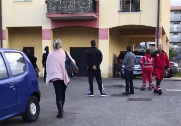 Giarre, tragedia sfiorata in via Strada Franca. Un 57enne con un coltello minaccia moglie e figlia incinta