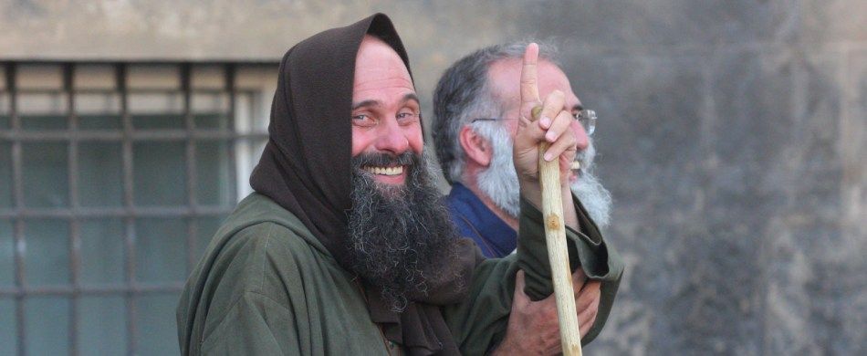 Il poeta Rosario La Greca promuove l’iniziativa “Doniamo un letto per un povero” del missionario laico Biagio Conte