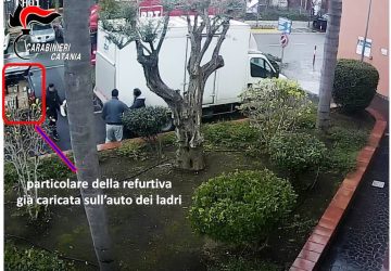 San Giovanni la Punta, inseguiti e bloccati con una carico di merce trafugata da un furgone della “SDA”: in manette tre catanesi