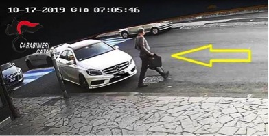 Catania, neutralizzava i telecomandi con lo &ldquo;jammer&rdquo; per razziare le auto in sosta: arrestato