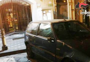 Zafferana, fallisce la spaccata ai danni di un tabacchi: commando messo in fuga dai Cc