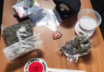 Catania, movimentato arresto di un pusher