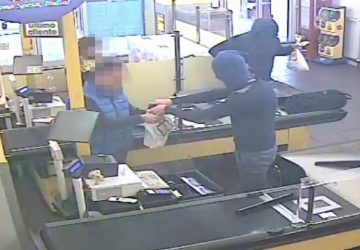 Patern&ograve;, arrestati due rapinatori seriali mentre stavano per assaltare una farmacia VIDEO