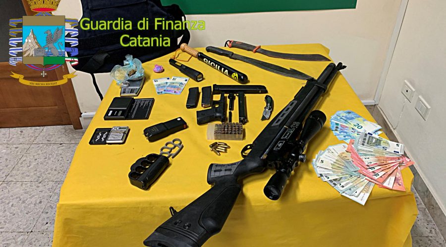 Catania, arrestato socio del lido Le Capannine. Deteneva un arsenale nella struttura balneare