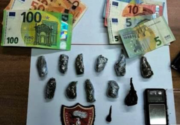 Giarre, 40enne fermato dai Cc con cocaina e marijuana in via Callipoli
