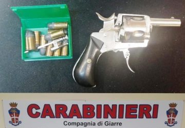 Giarre, 72enne a spasso con revolver a tamburo con cinque cartucce inserite. Arrestato