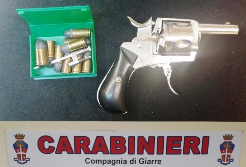 Giarre, 72enne a spasso con revolver a tamburo con cinque cartucce inserite. Arrestato