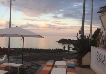 Torre Archirafi, incendio danneggia lounge bar Epoca