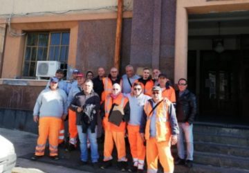 Mascali, Pasqua senza stipendio per gli operatori ecologici