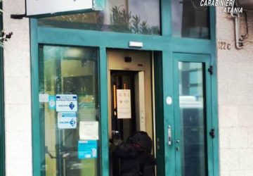 Valverde: tentano di rubare un bancomat facendolo esplodere ma falliscono per l'intervento dei Cc