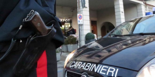 Mineo, appuntato dei carabinieri si spara in auto con la pistola d’ordinanza