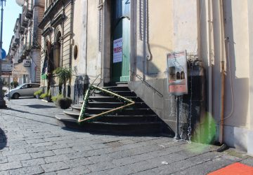 Giarre, ennesimo grave atto di vandalismo:  nel  mirino gli addobbi della chiesa dell'Oratorio