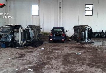 Patern&ograve;, scoperto deposito con 9 autovetture rubate