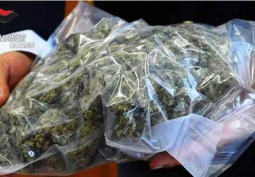 Acireale, beccato con oltre 100 grammi di marijuana