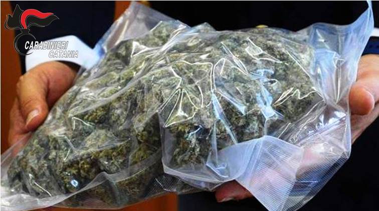 Acireale, beccato con oltre 100 grammi di marijuana