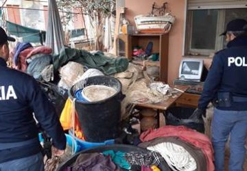 Reati ambientali all&rsquo;Oasi del Simeto, sequestrate 6 barche e 55 km di reti da pesca