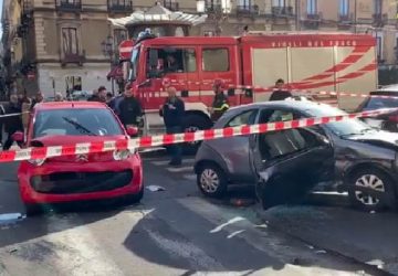 Tragedia sfiorata a Catania: auto sbanda e travolge passeggino con un bimbo