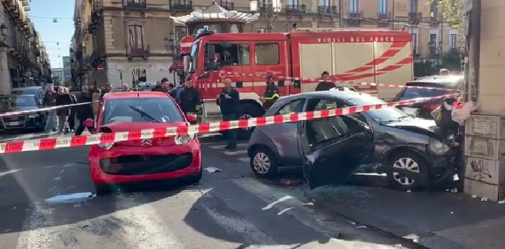 Tragedia sfiorata a Catania: auto sbanda e travolge passeggino con un bimbo
