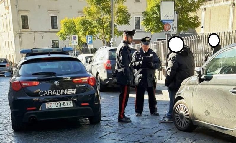 Catania, pretendeva i soldi del parcheggio da una giovane studentessa: denunciato parcheggiatore abusivo